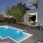 Karla With Pool&sea View By Guide