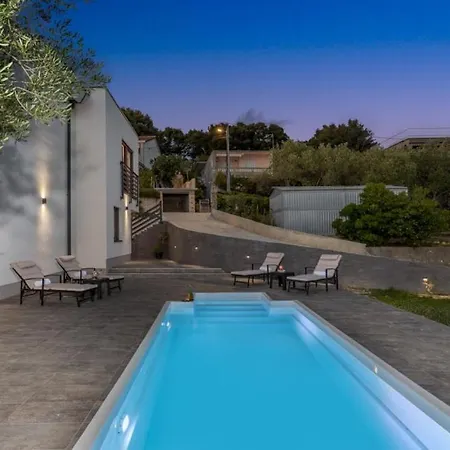 Karla With Pool&sea View By Guide Banjol