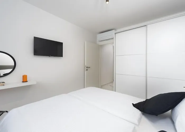 Vila Karla With Pool&sea View By Guide