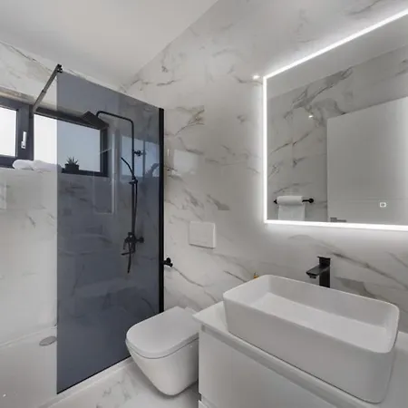 Karla With Pool&sea View By Guide *