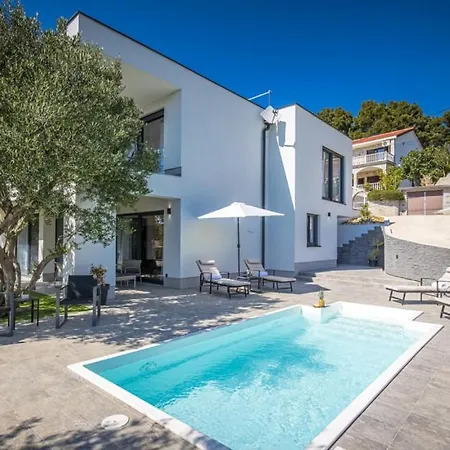 Karla With Pool&sea View By Guide Villa Banjol